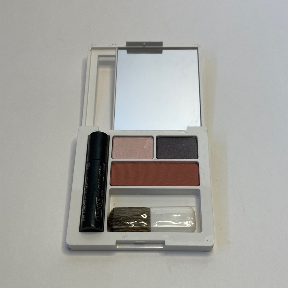 NWOT Clinique Pink, Plum & Warm Brown Eyeshadow Trio with Mini Brush